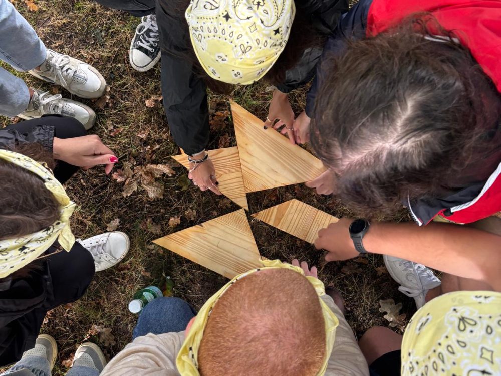 Atelier de détente et de bien-être au travail en extérieur dans les Côtes-d'Armor.